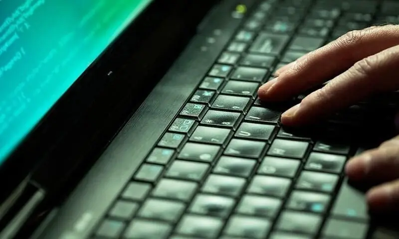 Always Online, Always Stressed: How Digital Anxiety Is Shaping Pakistan’s Workforce